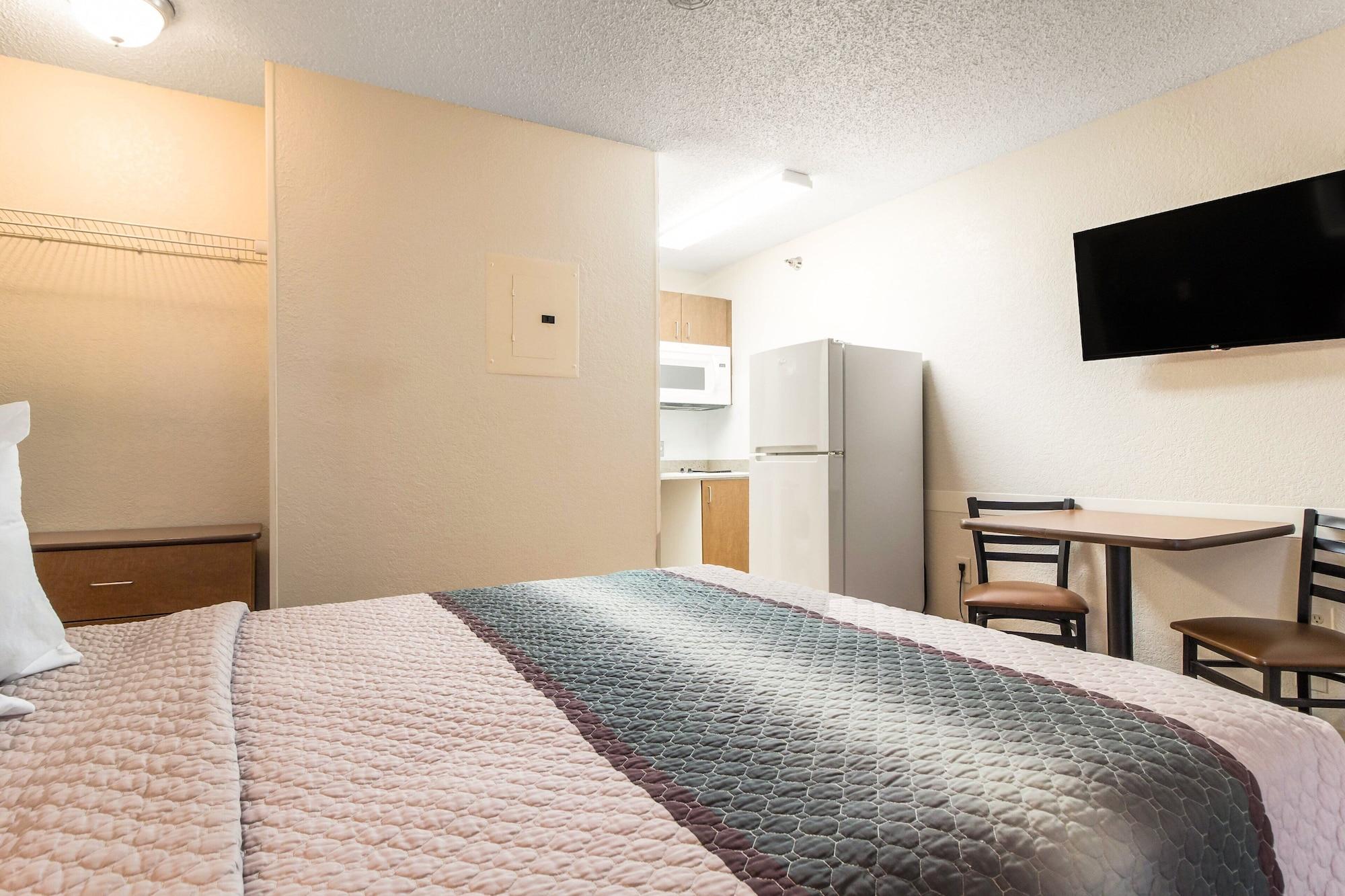 Hometowne - West Oaks - Energy Corridor Motel 2*