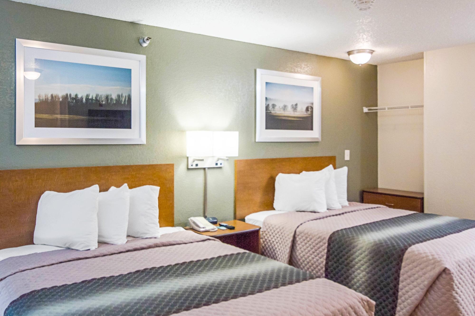 Hometowne - West Oaks - Energy Corridor Motel 2*