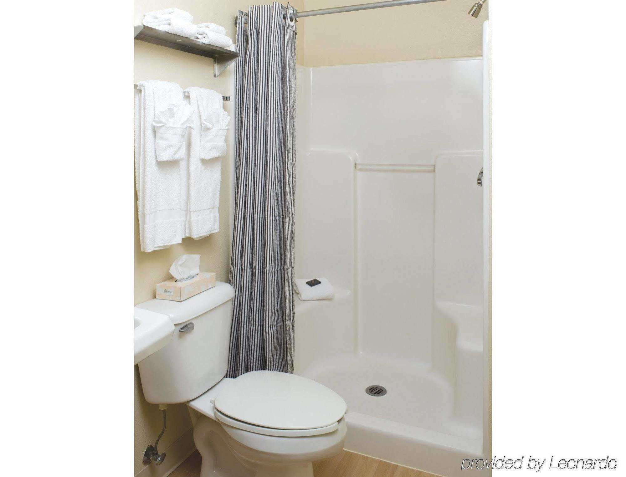 Hometowne - West Oaks - Energy Corridor Motel 2*